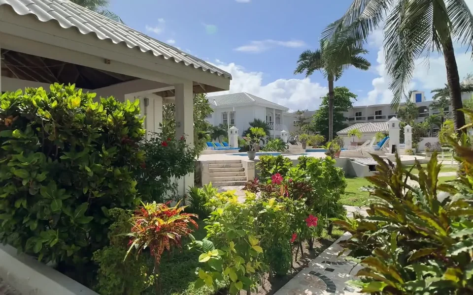 Tropical grounds and pool at Banyan Bay Villas and Grand Colony Villas